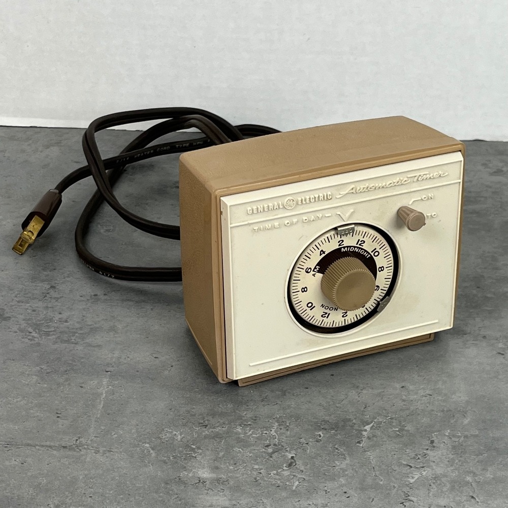 Vintage General Electric Automatic Timer Model 8117‎ Tan Cream MCM Plug-In 120V